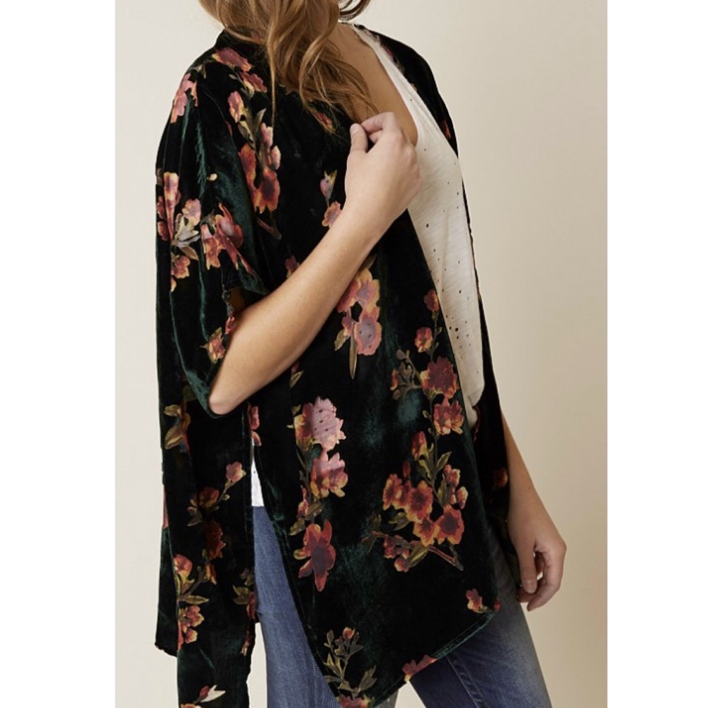 Daytrip “Burnout” Green Velvet Floral Kimono